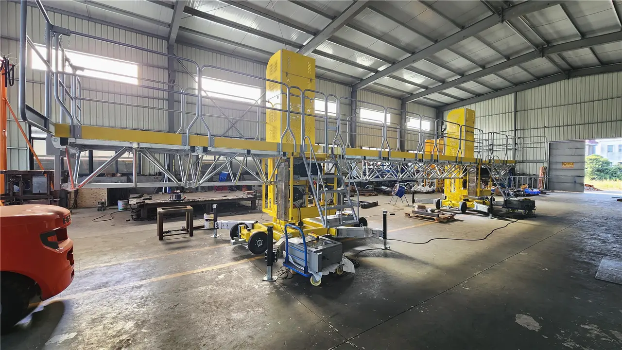 What are the advantages of the Mast Climbing Work Platform compared to the suspended platform or scaffold?